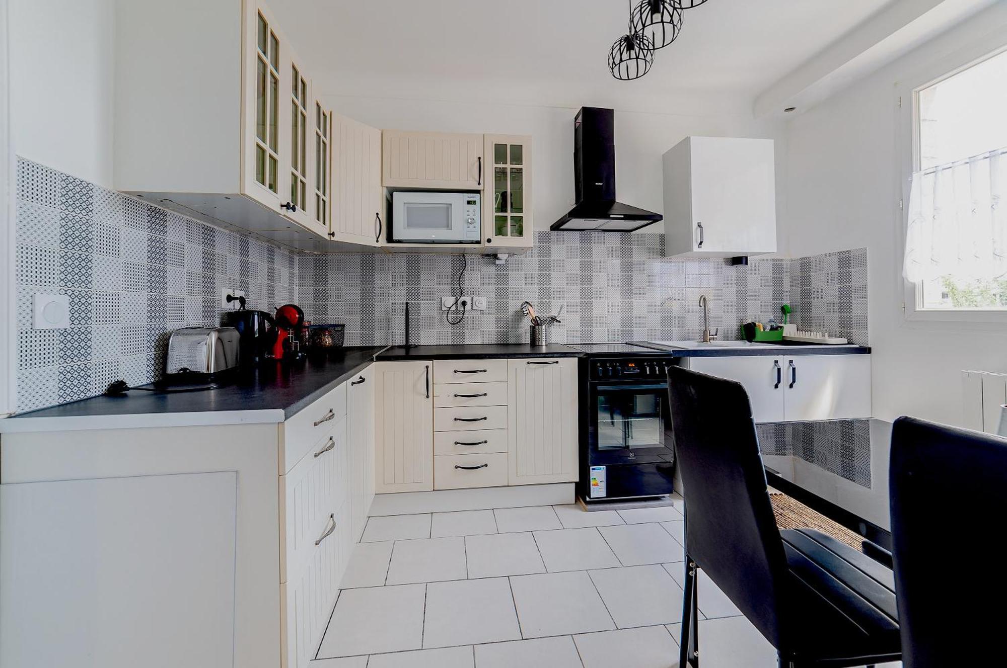 Cosy Modern Apartment - 1 Minute Walk From Train Station Creil Εξωτερικό φωτογραφία